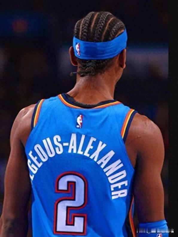 亚历山大：生活大于篮球！打球为了超越科比！
亚历山大作为NBA上赛季最成功的荣誉