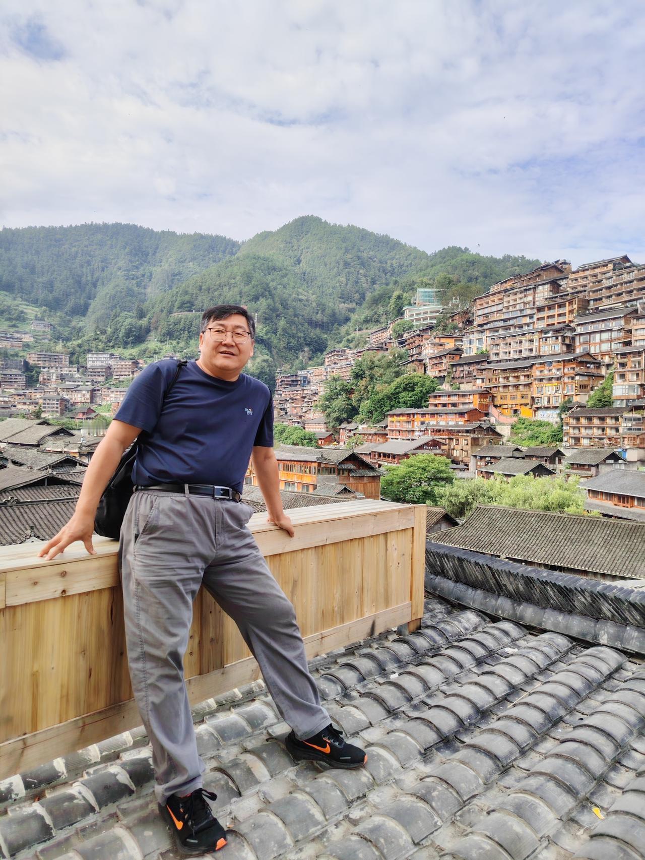 我们总说亏欠父母陪伴，亏欠孩子时间，亏欠爱人温柔，却很少停下来问一句——你有没有