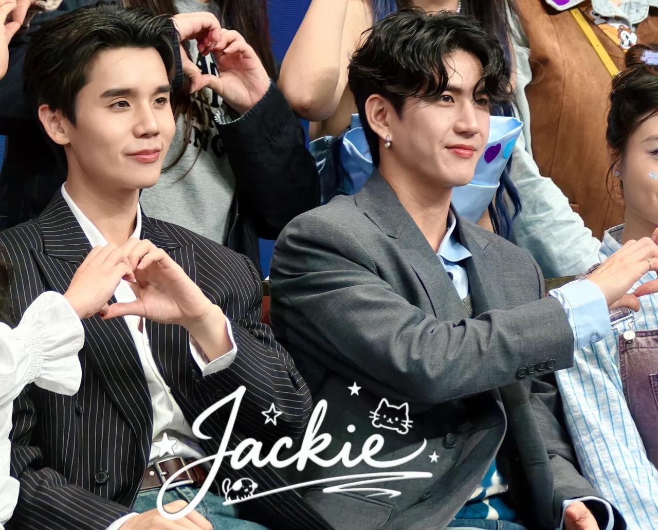 又一次见面了😭爸爸妈妈
能不能快点到月底就是说！！！
这个爸爸妈妈一直都对我很