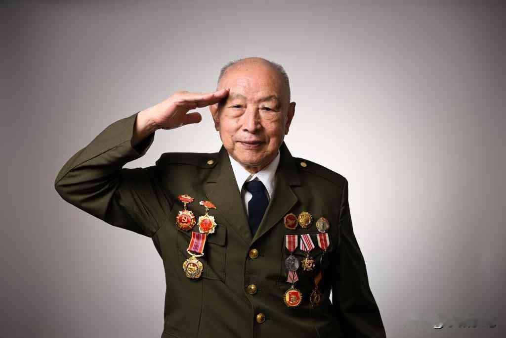 战火踏过鸭绿江，一生践行雷锋志！老兵曾国兴，跨越硝烟与时代的坚守
 
曾国兴，1