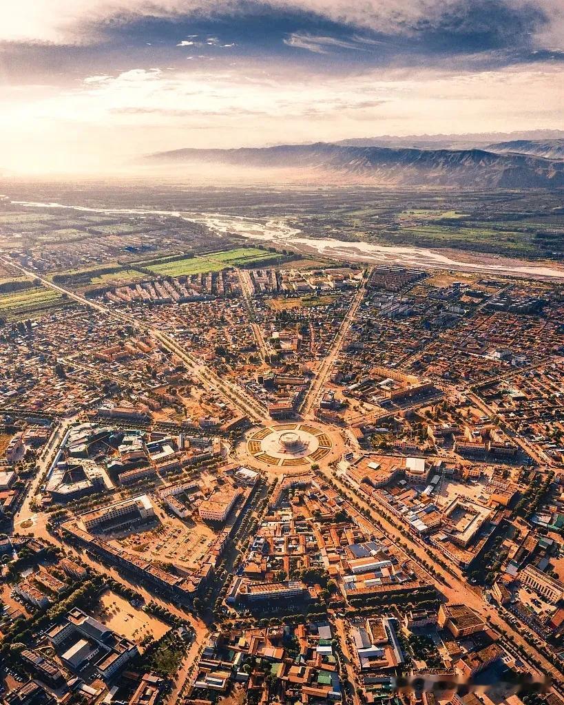 这些城市真的很奇葩，全国唯一。
广东佛山 /中国唯一拥有三个车牌的城市
海南三沙