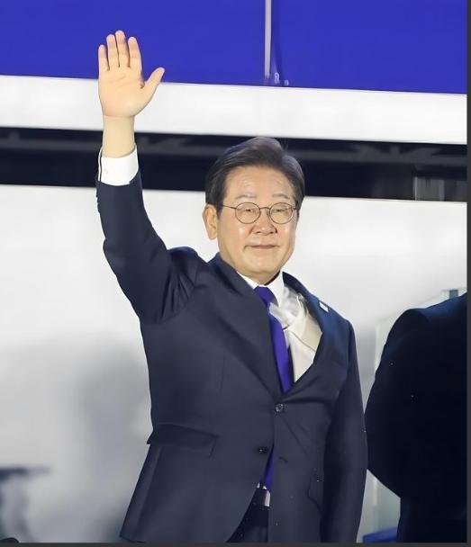 韩国总统李在明下了一步险棋，在没有和中国官方商议的情况下，率先向公众公布了一个与