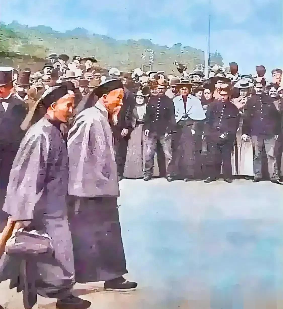 1896年李鸿章访美与2023年美国财政部长耶伦访华的图面，一样的姿态，一样的画