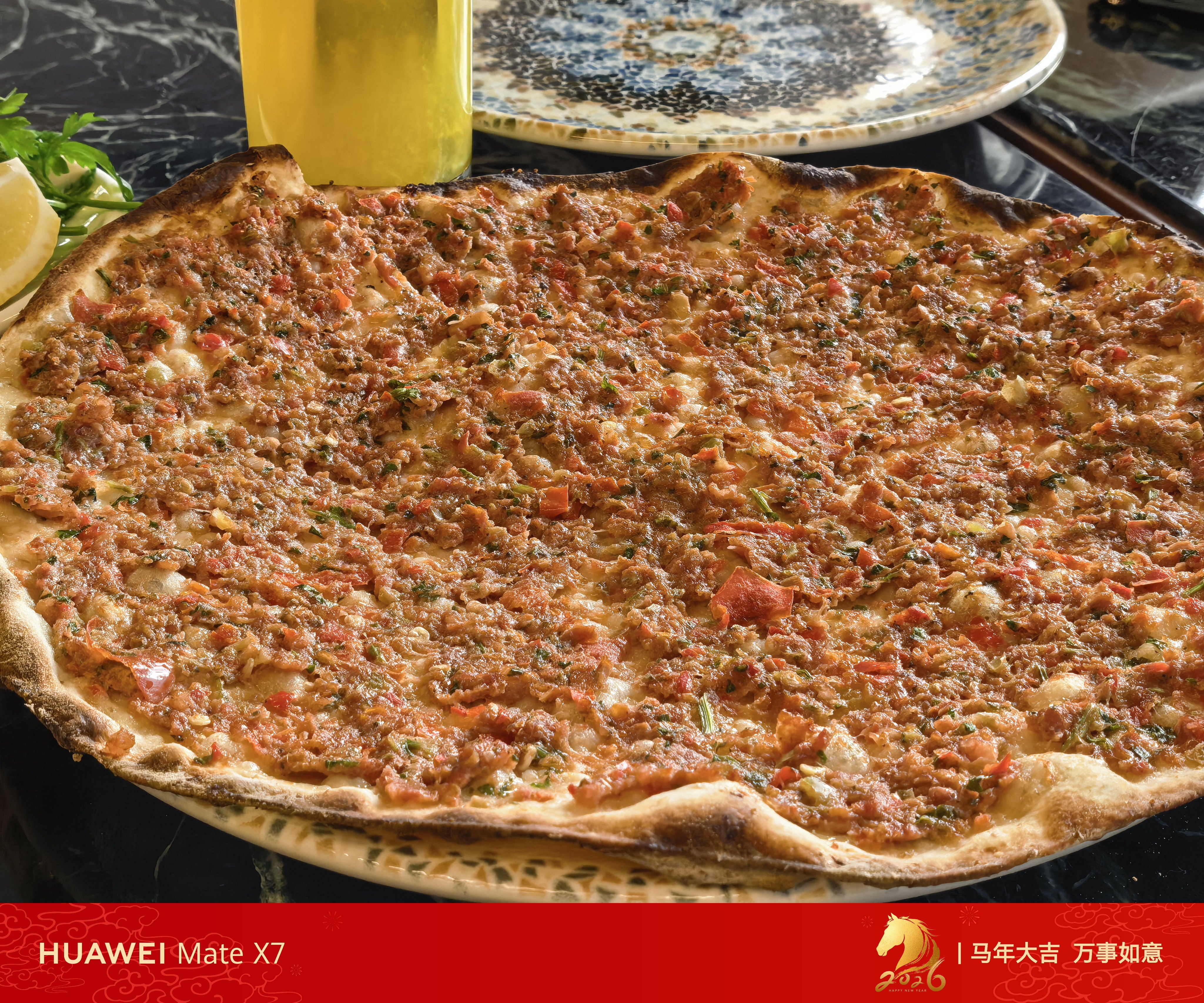 今天吃的这家土耳其餐厅非常的正宗。听说是个米其林餐厅这次我们直接打开豆包，让豆包