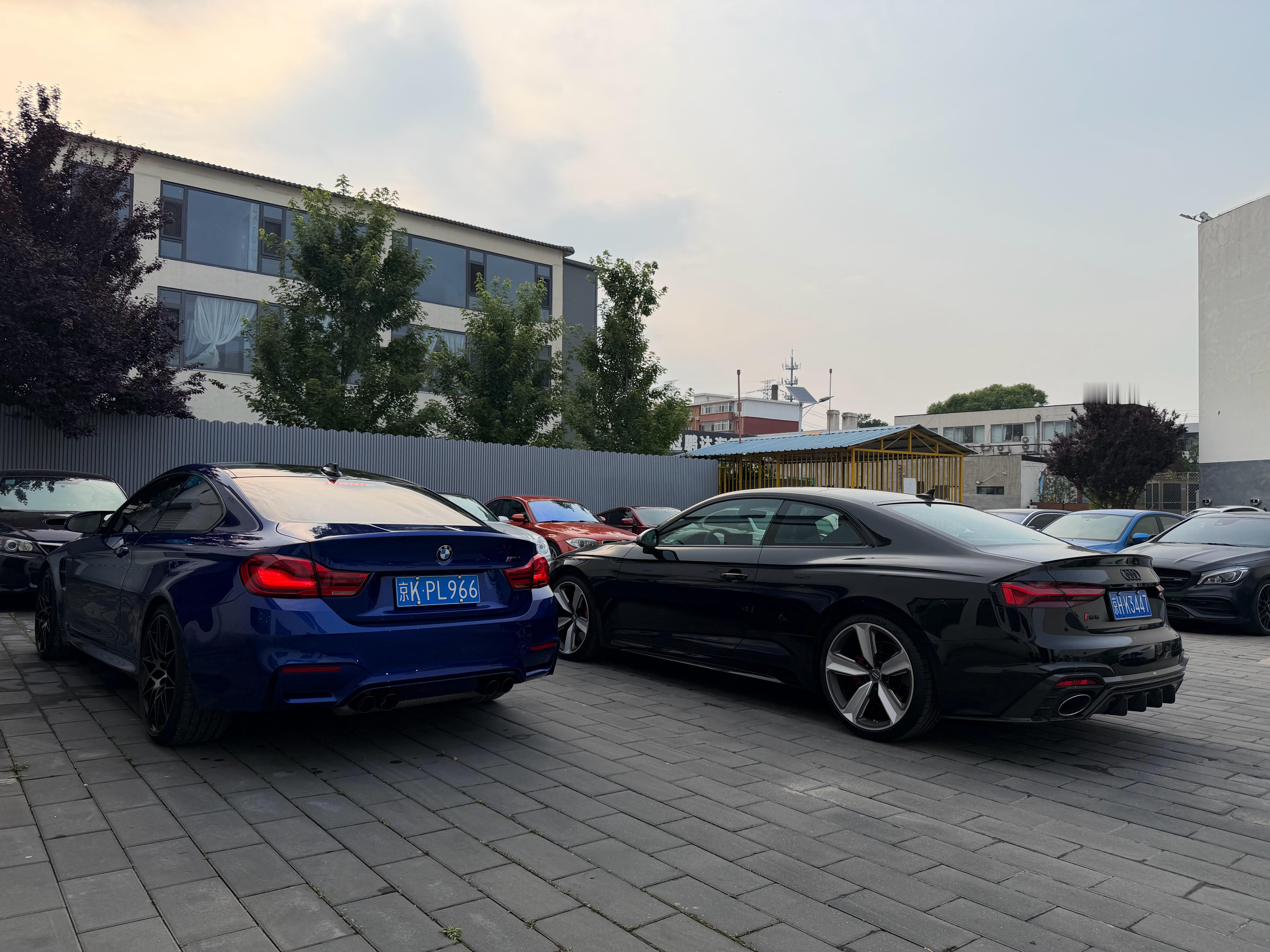 同年 同价 M4 Rs5 选哪个