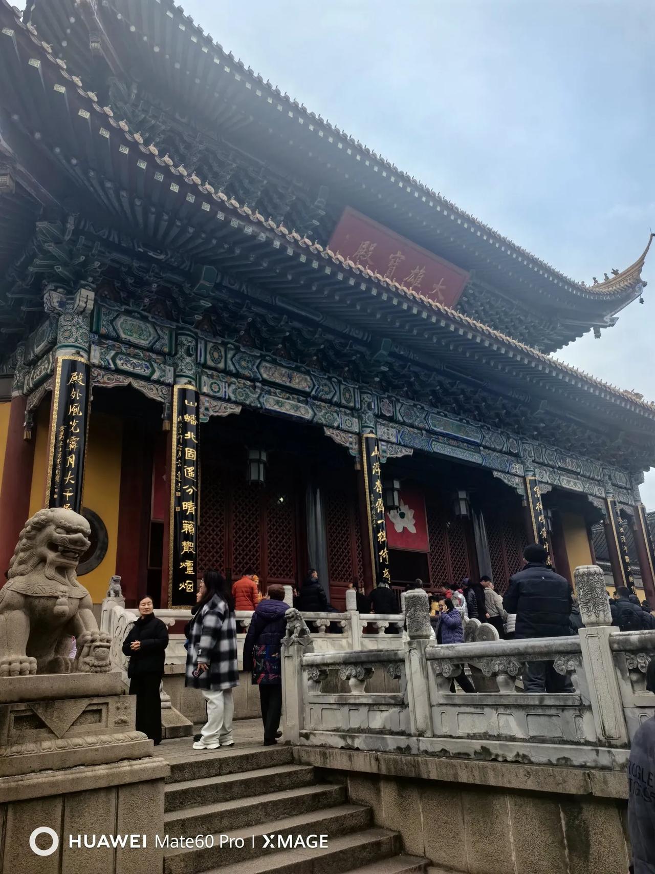 初五迎财神，今天一大早，我们驱车去镇江游历金山寺。

金山寺，原名泽心寺，亦称龙