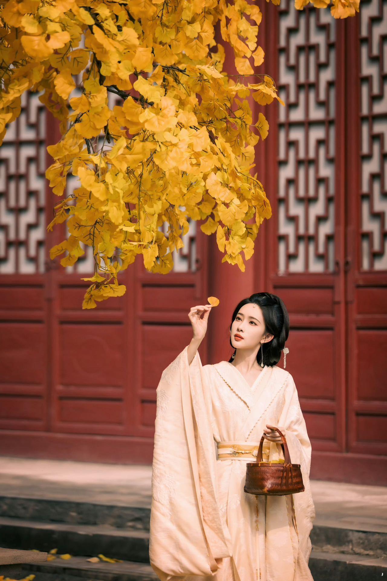 孟子义百花杀妆造 这非遗额饰绝对是点睛之笔！流苏轻晃是美人计，眼神一冷是杀人计，