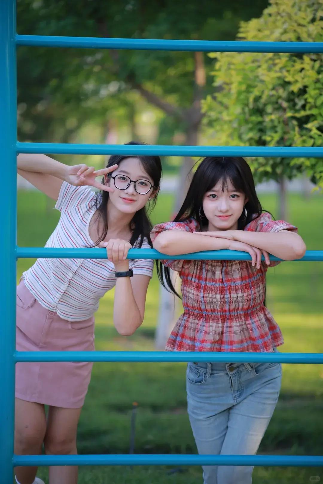 如果她们两同时追你，你应该怎么办，选谁好