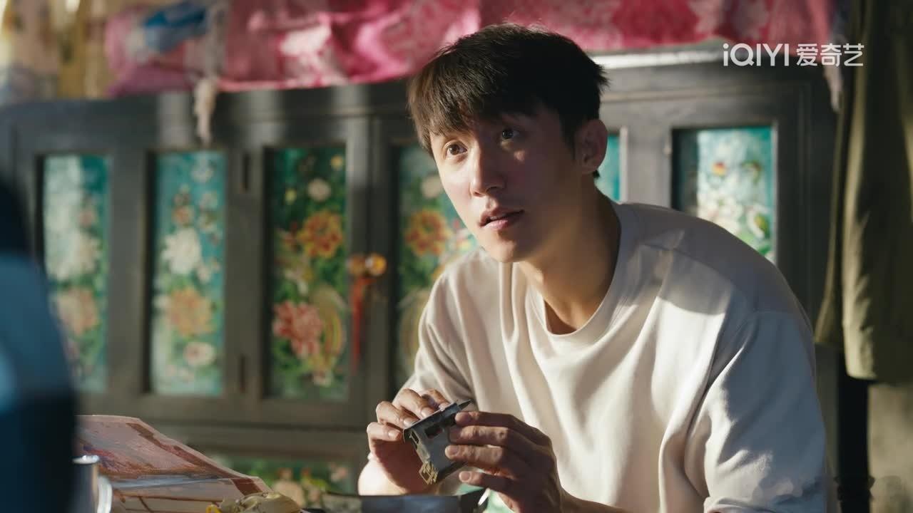 电视剧岁月有情时黄景瑜张小满 第13集，好美丽。开心。 