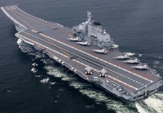 【日本飞机在冲绳附近空域离辽宁舰太近被J-15雷达照射警告了】
近日，辽宁号航母