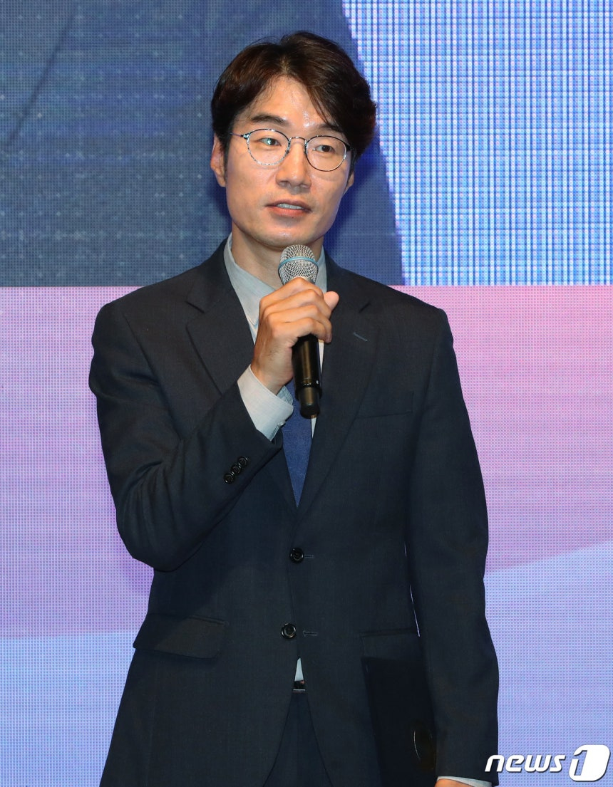 【韩国演员宋英奎因醉酒驾驶5公里被送检，目击者举报后遭逮捕】海外新鲜事热点现场 
