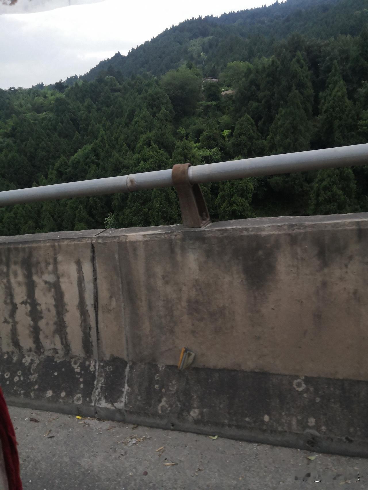 唐家寺到巴中路
从唐家寺到巴中，特别是翻越金堂县城到兴隆这段路，都是上坡下坡路，