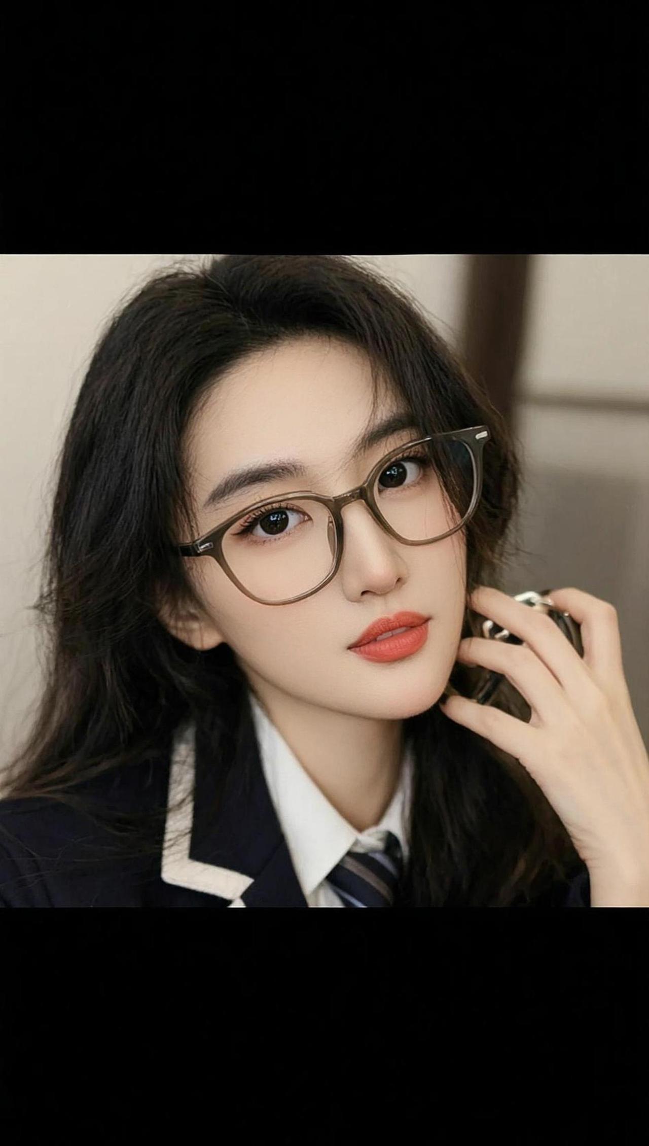 超轻镜框，修饰脸型不挑人 抖音ai创作 颜值 镜框 推荐