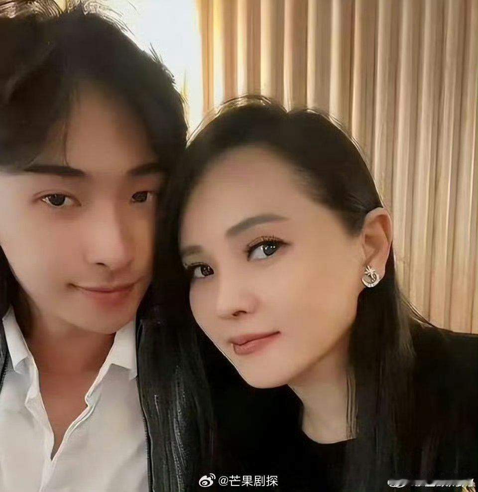 恩利发喝饮料视频前给伊能静报备了伊能静怒批老登带着鄙夷小登才不爱 有深厚感情的0