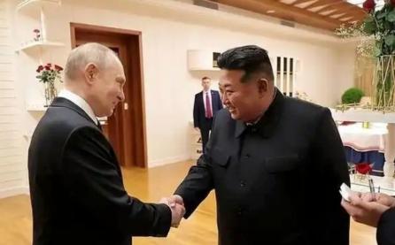 看看朝鲜的下场，就明白了我们为什么不帮俄罗斯了。朝鲜几乎是把家底都给掏空了，炮弹