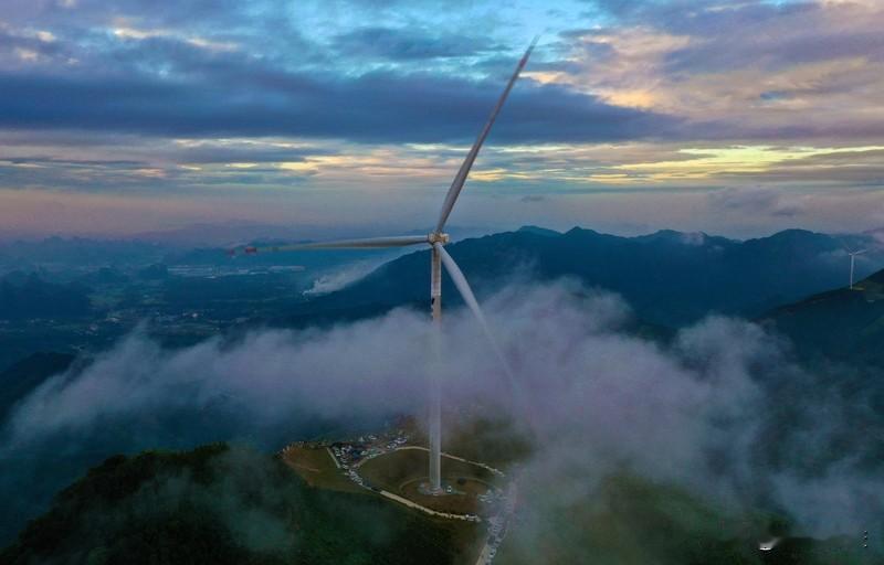 我不喜欢去山顶有风电的景点玩，看到有大风电的景点就一划而过。爬山徒步本是脱卷回归