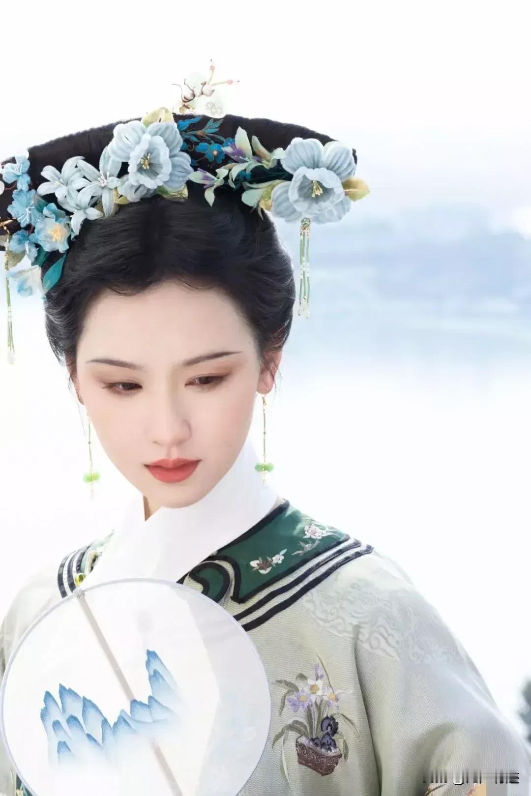 这么清丽的小妃子，必定常被皇上翻牌子，恩宠不断，绵延无绝。

陈都灵身上一直有我