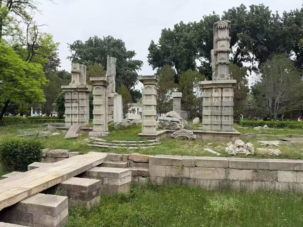 北京旅游，圆明园一半沧桑一半浪漫攻略！
课本里的万园之园真的太震撼了，一半是断壁