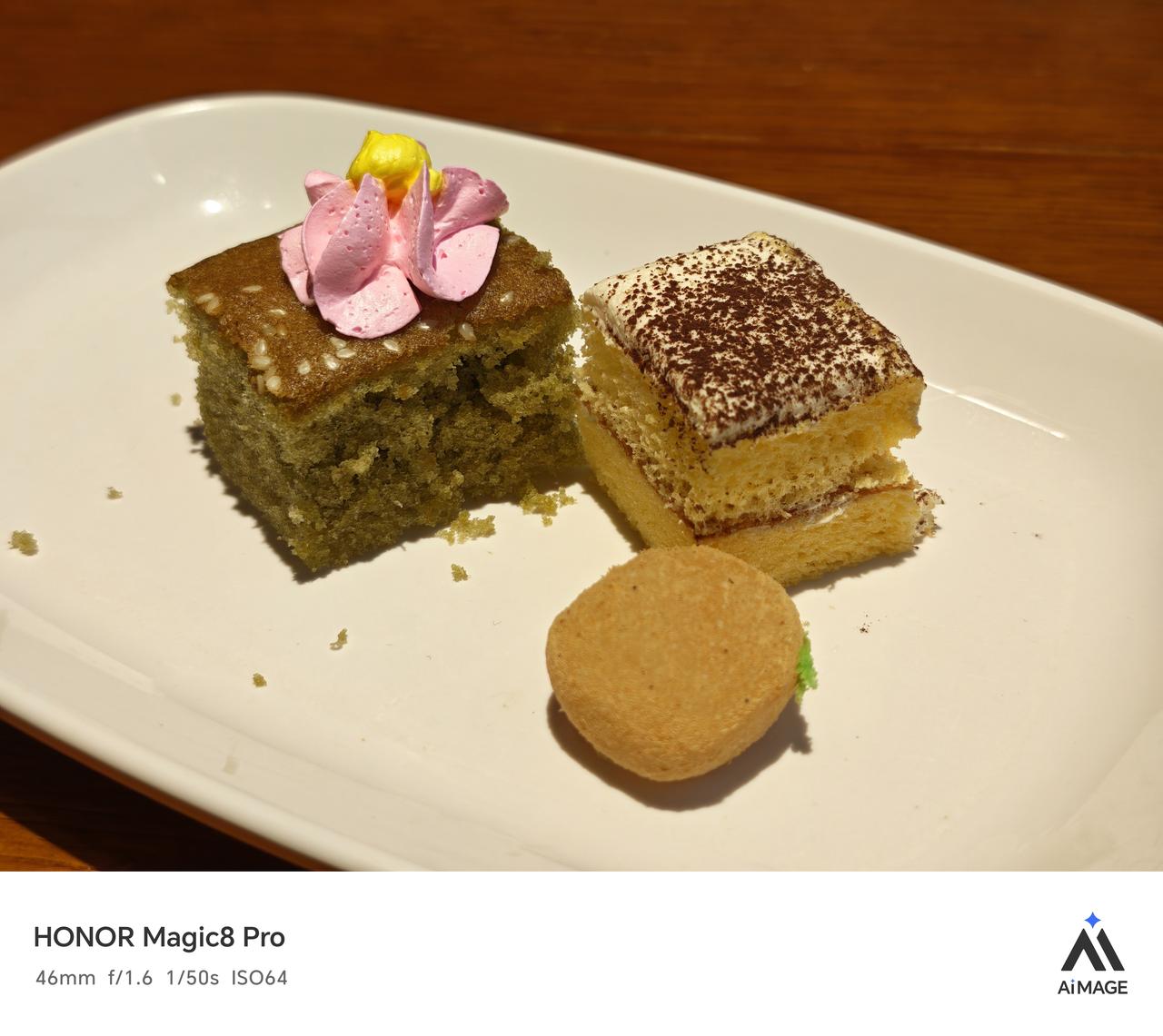 来一组用荣耀Magic8 Pro随手拍的美食照，个人觉得在色彩上还是比较自然，没