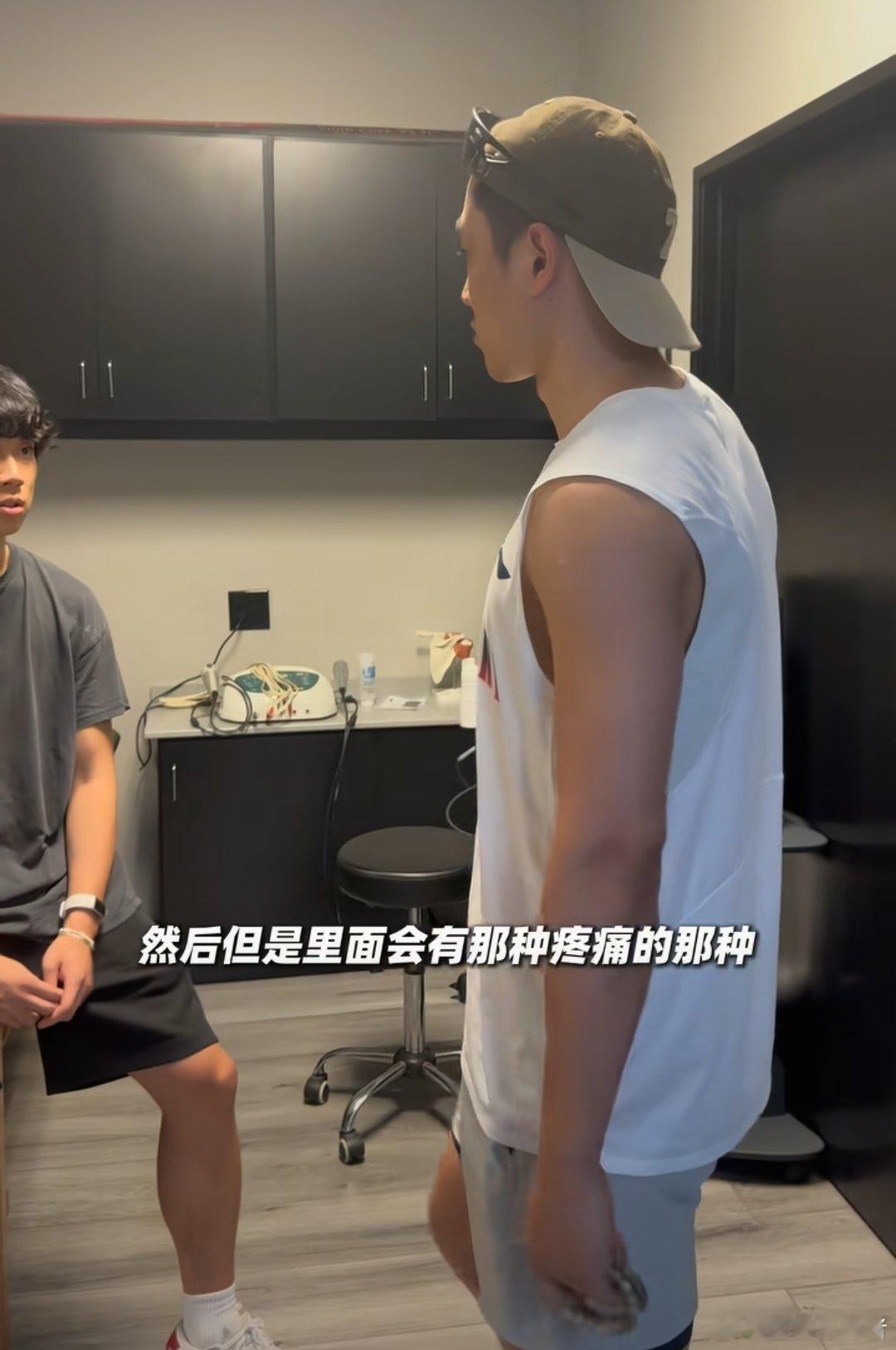 远赴洛杉矶开启专项康复之旅，高诗岩依旧没能摆脱膝盖的不适感，多年连轴征战积攒下的