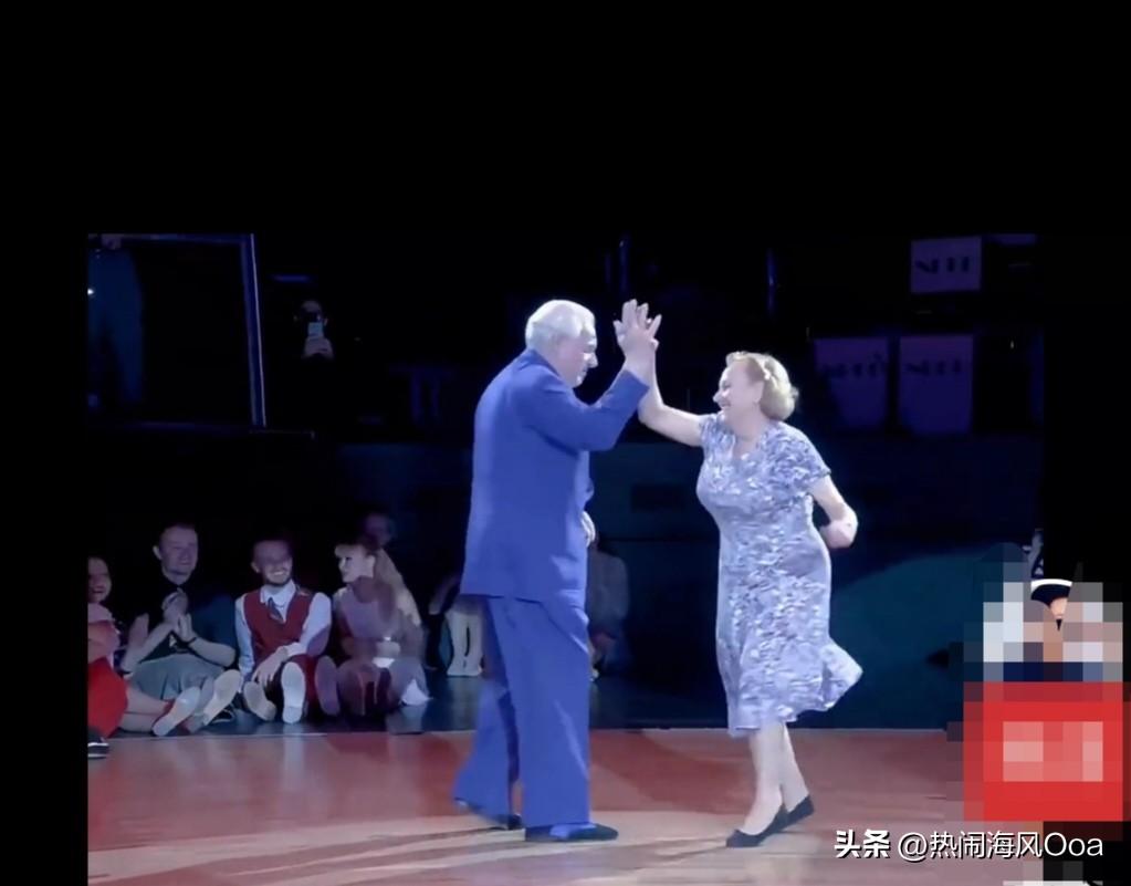 这才是爱情的完美模样！执子之手，白头偕老！夫唱妇随，比翼双飞！人生百年，幸福起舞
