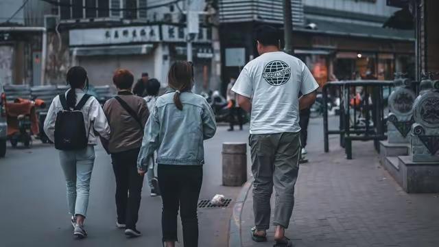 细思极恐！当代最大社会危机不是缺钱，是全民人伦秩序彻底乱套
 
绝大多数普通民众