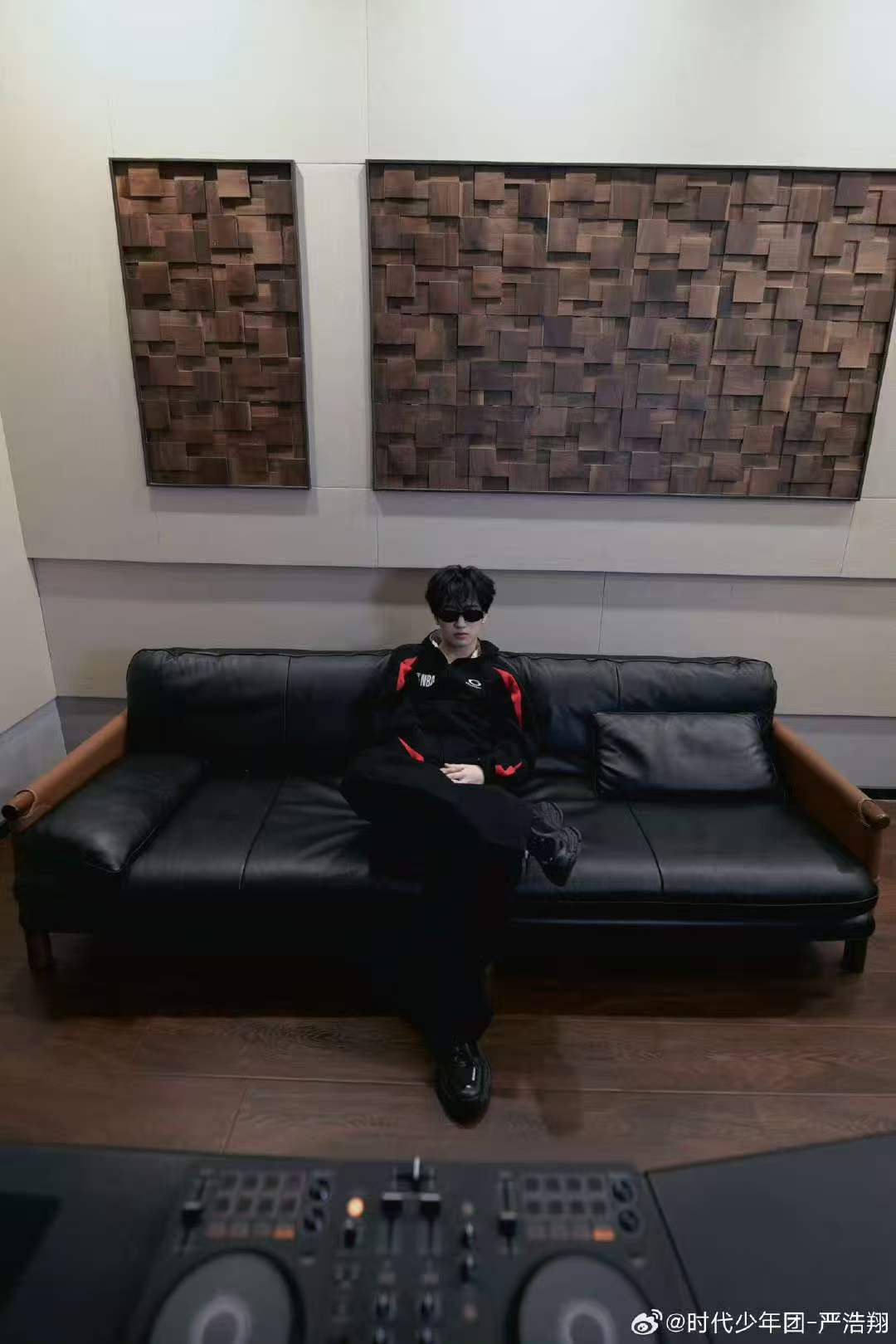 严浩翔现在让恐惧发生严浩翔录音室他拍严浩翔现在让恐惧发生 啊啊啊哥哥你好帅 