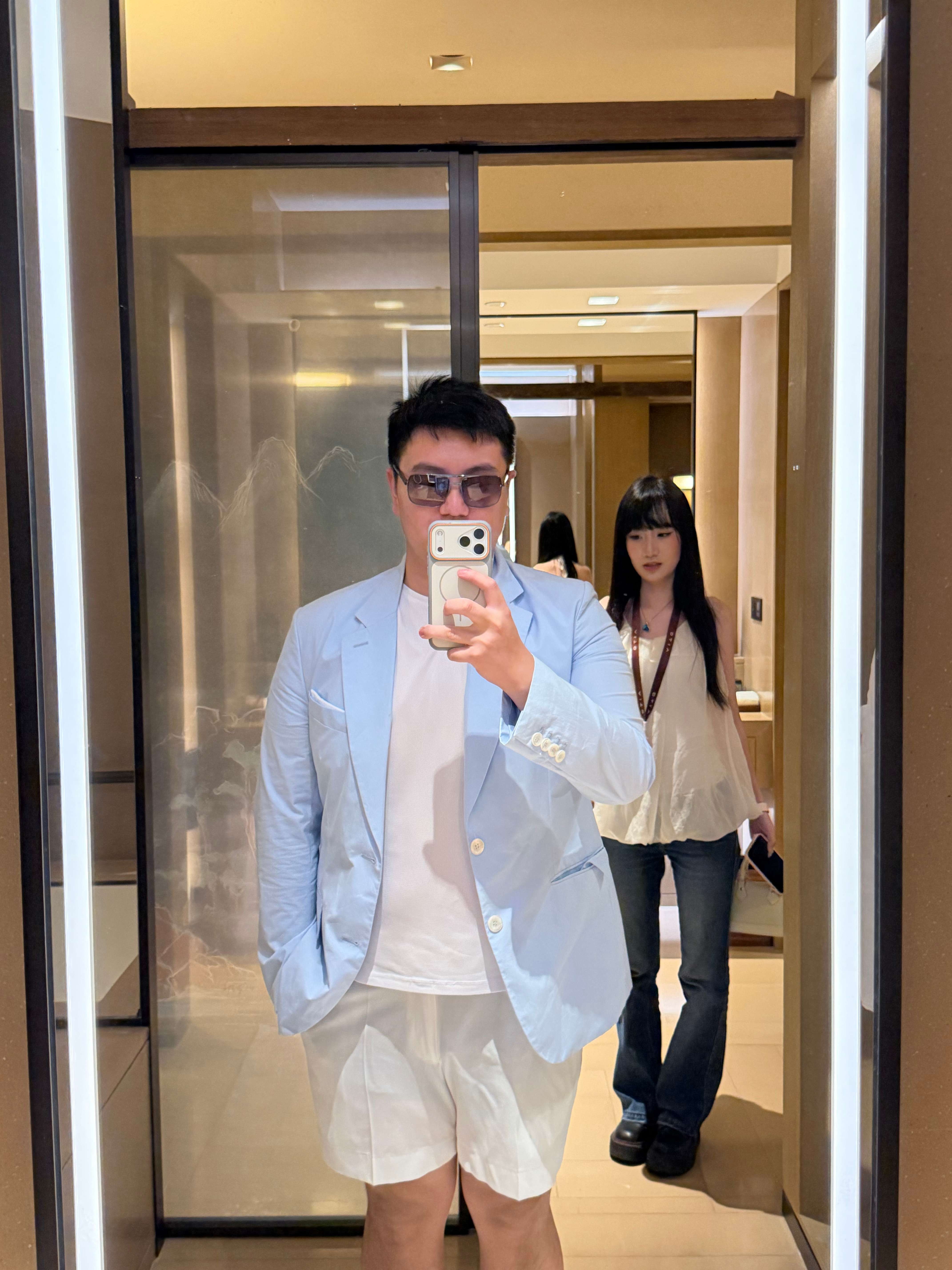 ↙️是我想穿的样子↘️是最后我妹妹让我穿的你们觉得哪个去吃漂亮饭好？【今天又看到