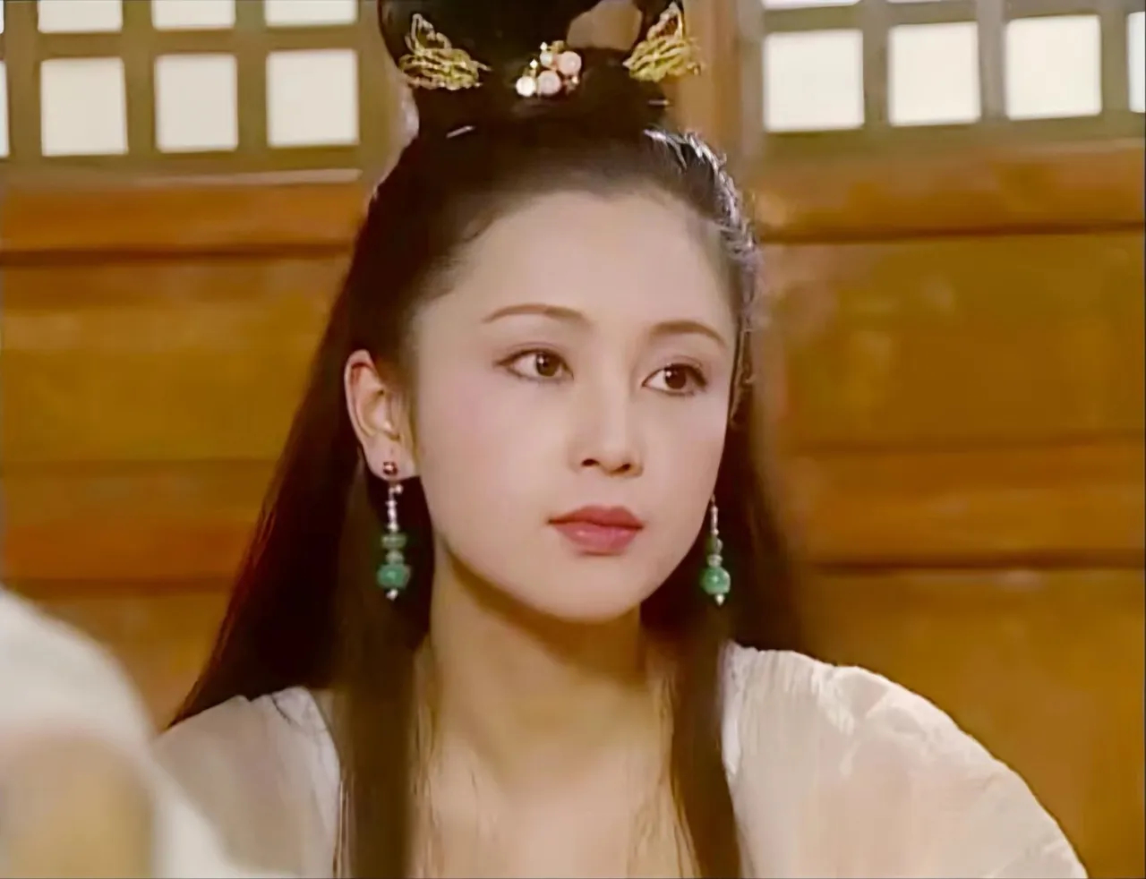陈红的“嫦娥”真的是惊艳了我们90这一代人，我那时候就是被她的美貌惊得目瞪口呆。