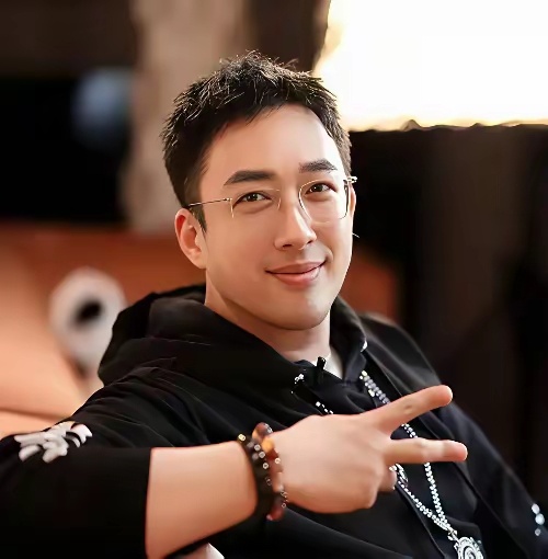 白鹿走后，于正旗下的艺人谁能接替她的位置？吴谨言凭借最严厉的母亲回来了，从延禧攻