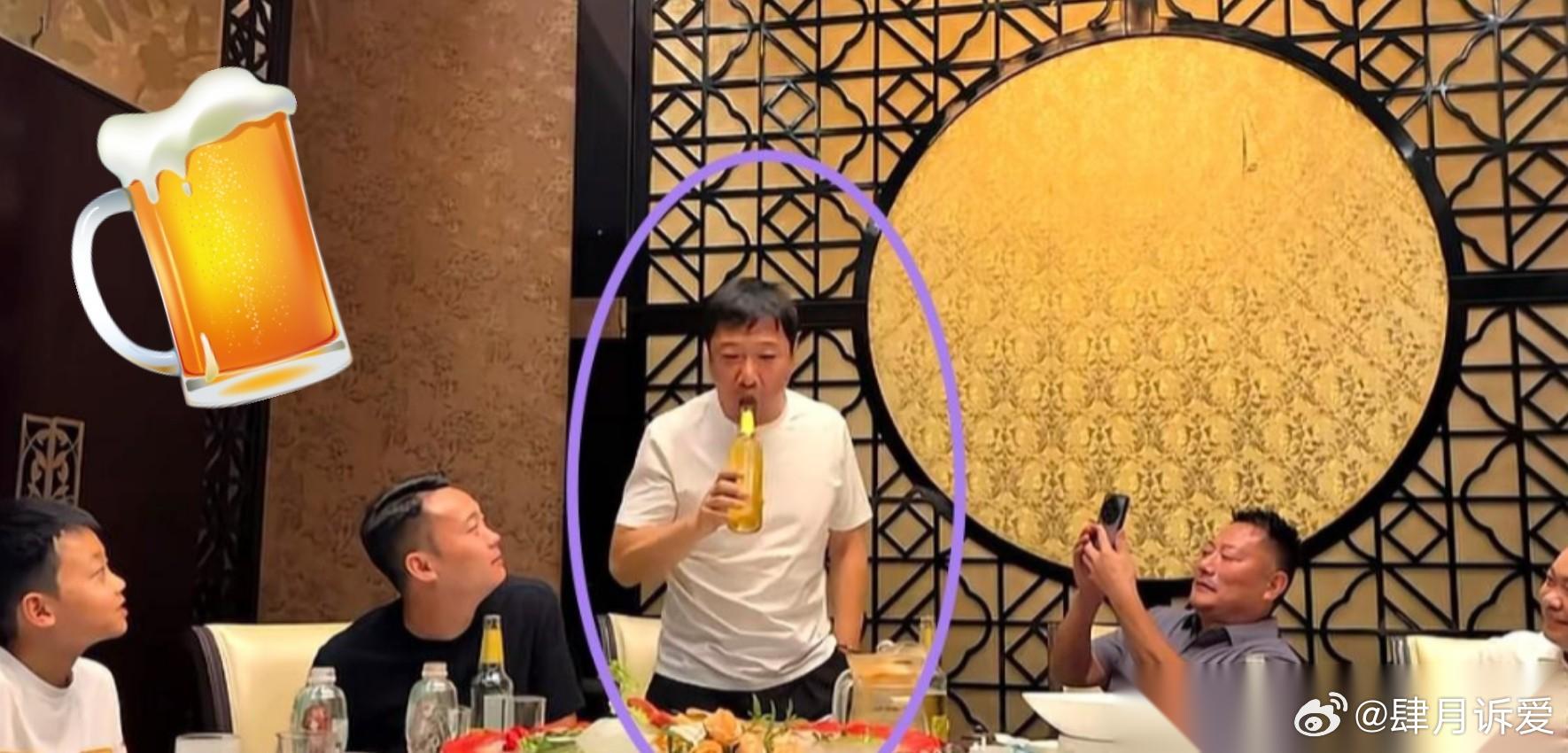 我能接受贾冰抽烟。 我也能接受他说糙话。 但有一点我真接受不了，那就是有人把他私