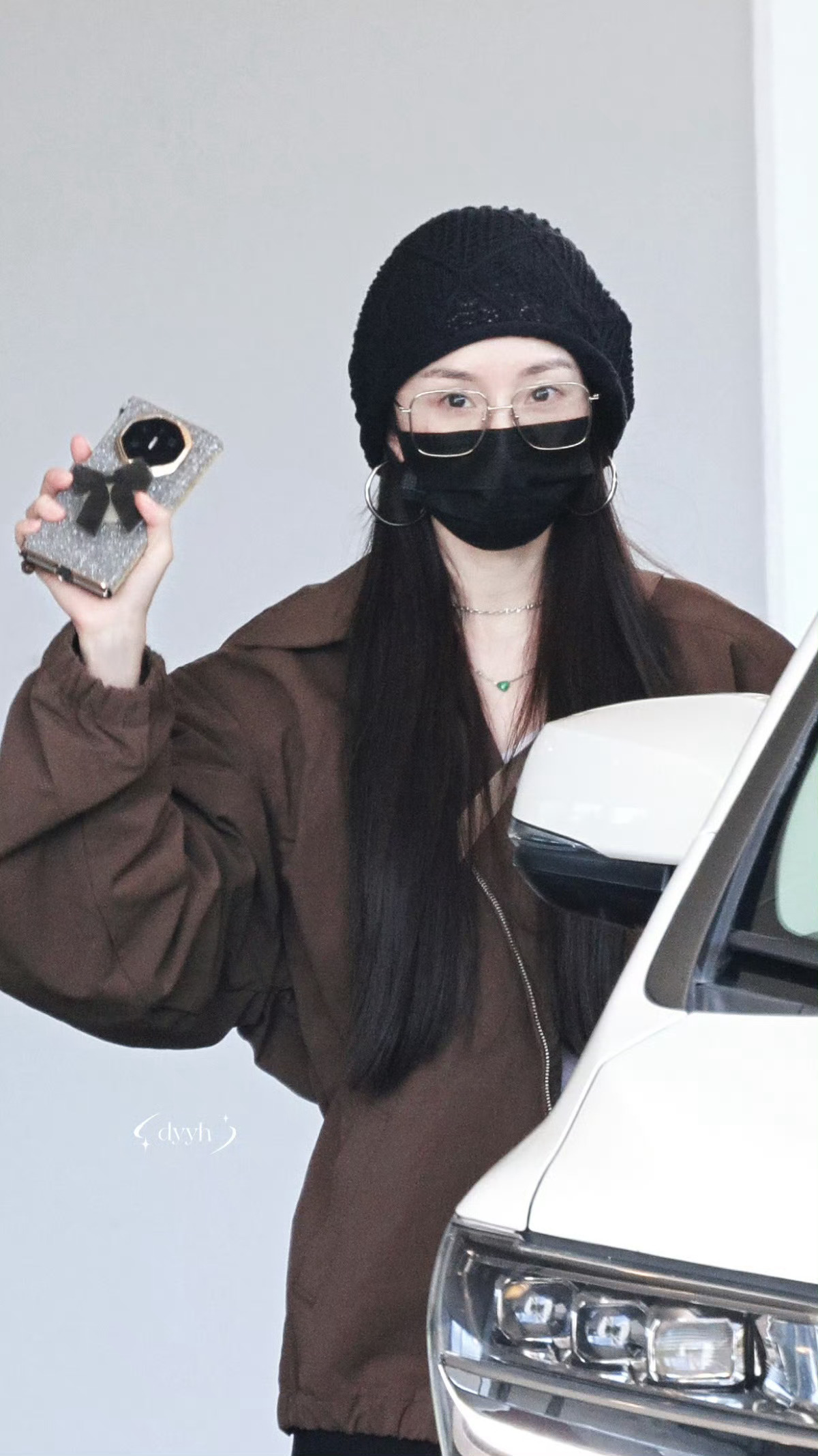 每日一善 [yeah]杨幂 在困难下徘徊，困难永远是绝壁，遇到绝壁努力越过，于是