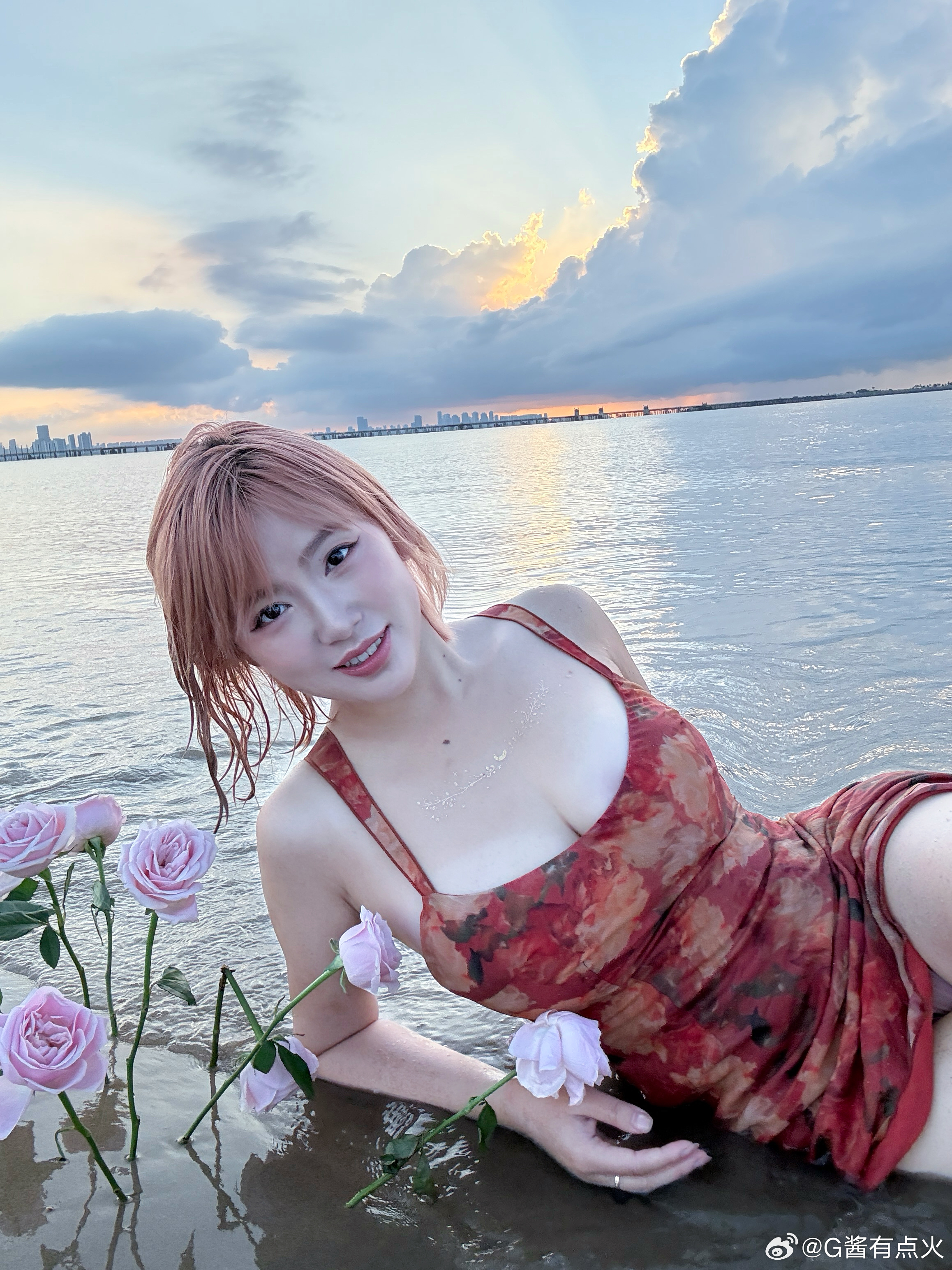 日出🌅玫瑰和少女  ​​​