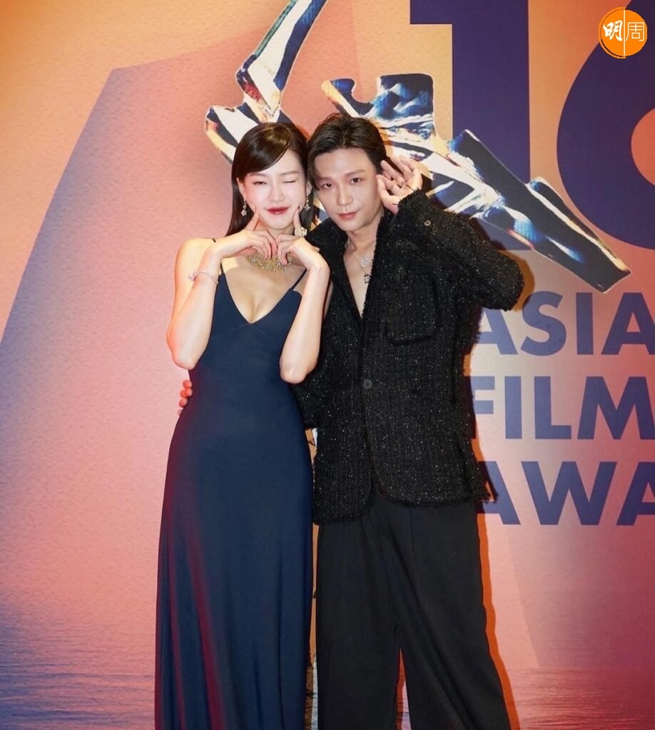 颁奖礼致辞尾声，廖子妤险些漏掉最重要的另一半，经台下众人「提水」后，她才醒觉要感