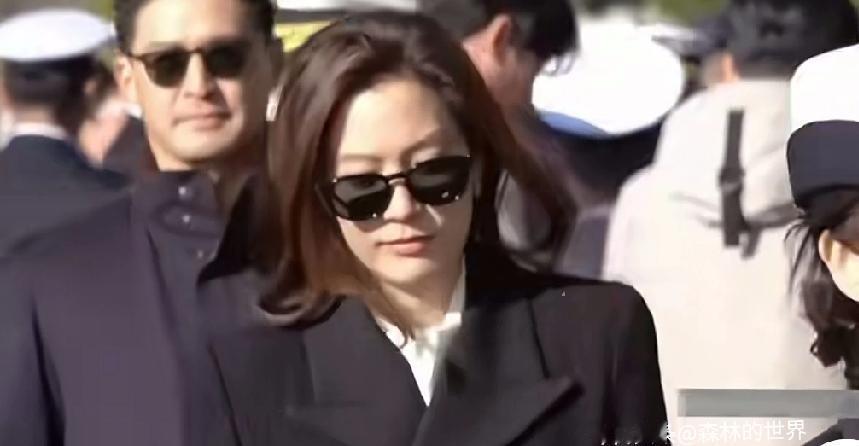 韩国海军授衔仪式，三星长孙李智昊凭“逆袭剧本”出圈！放弃美国国籍、11周训练减重