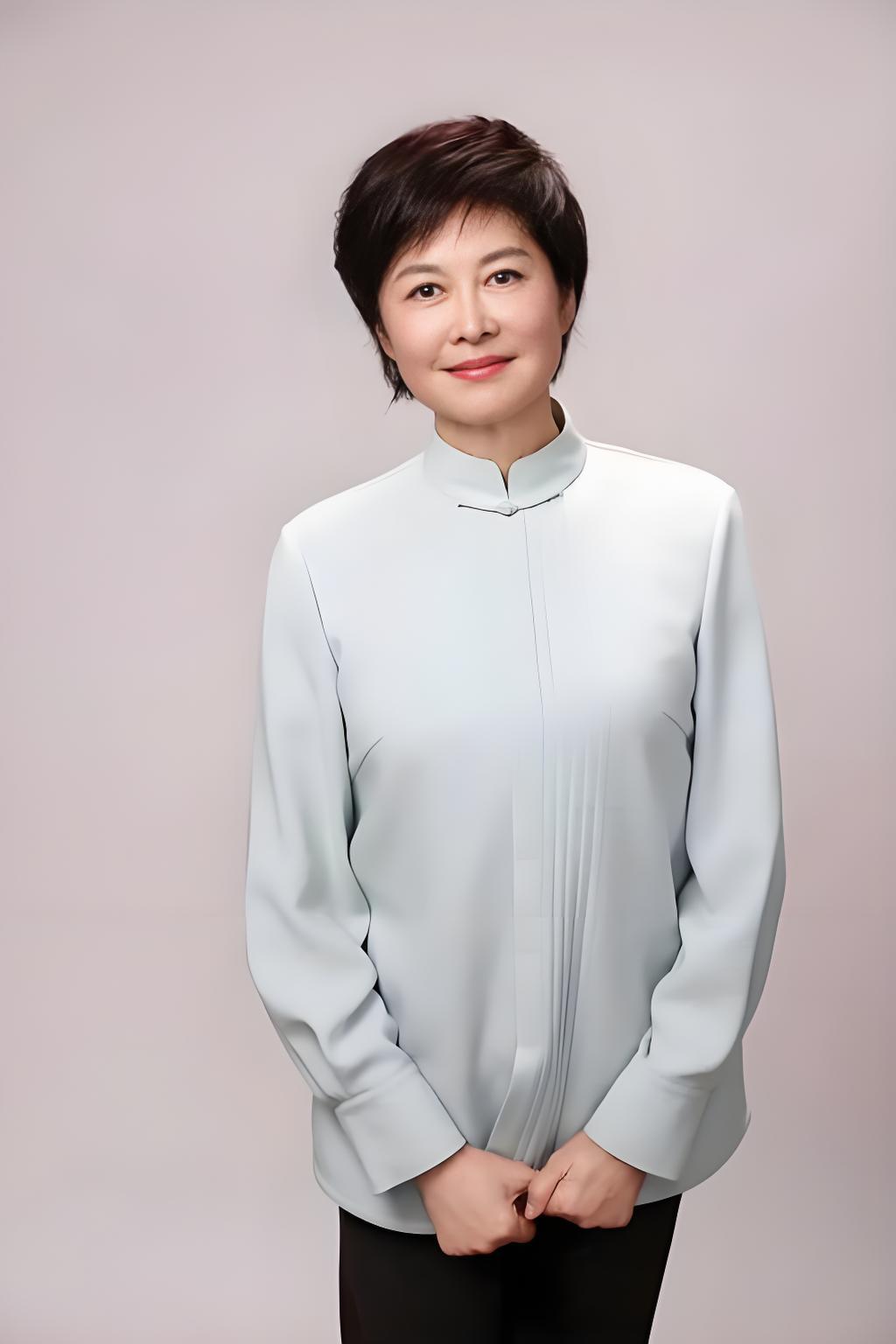 这一声“敬大姐”叫得值。“以后有什么事，可以找我。”这句话，在倪萍心中铭记了三十
