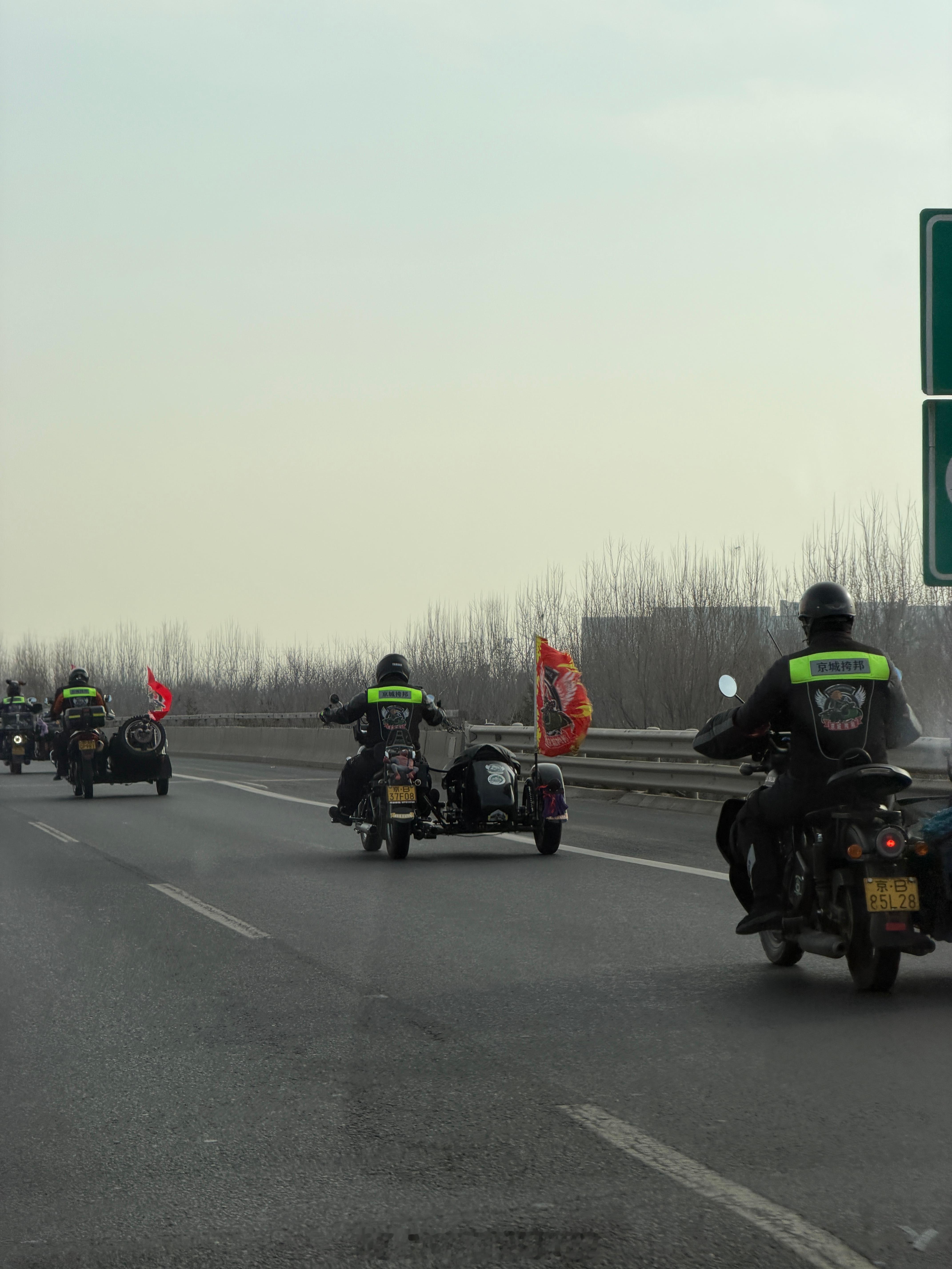 前方无厕所无烤肠无茶叶蛋不知不觉春节假期已经变成双休日了！今天开始慢慢回归工作状