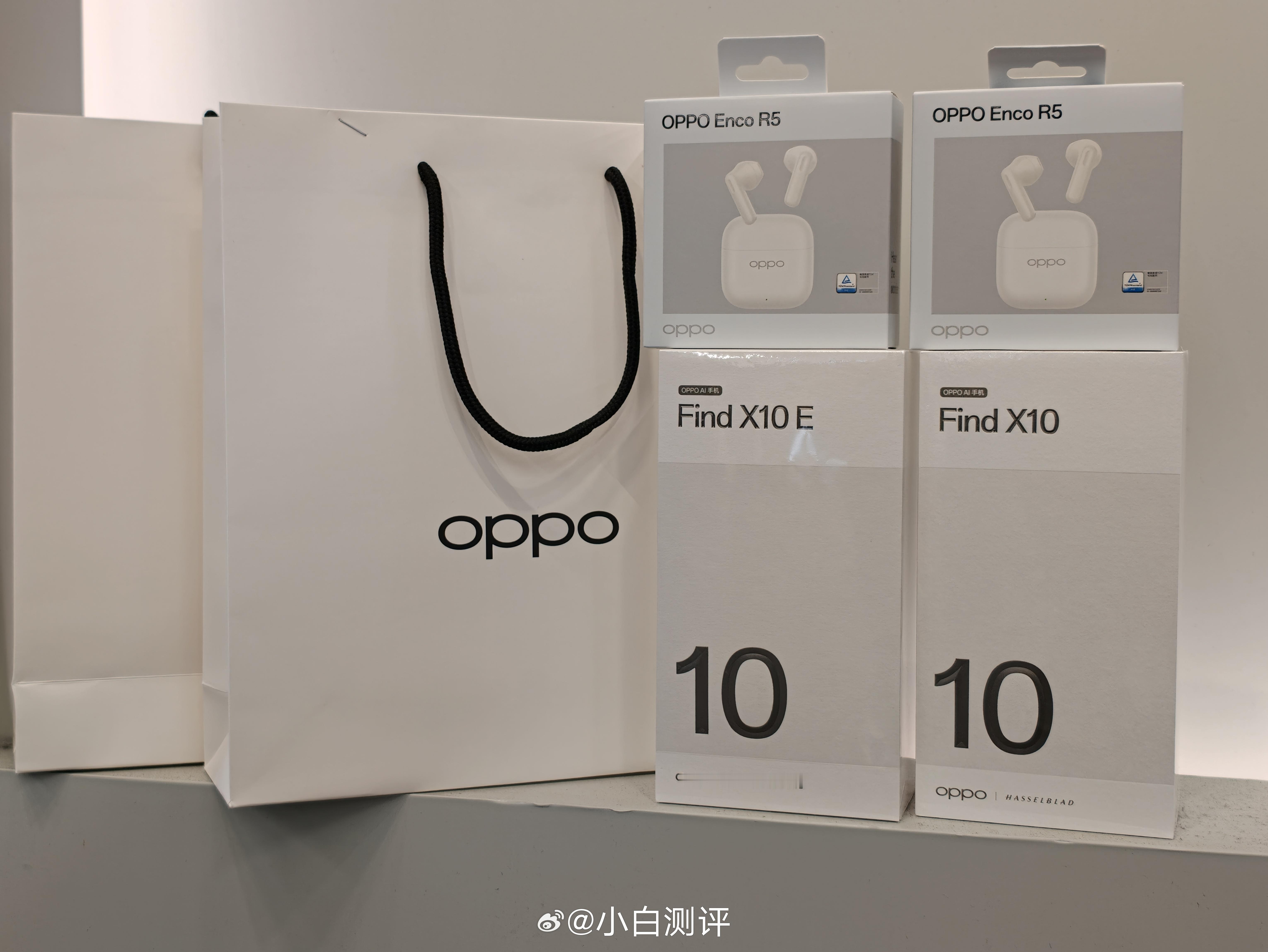 线下买了两台OPPO，赠品和线上买的ProMax一样，也是Enco R5耳机，回
