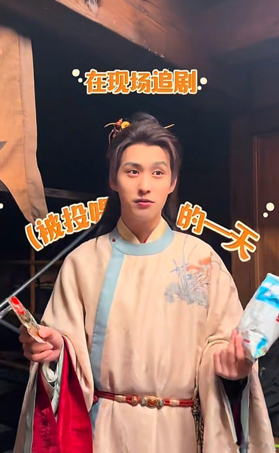 吃的摇头晃脑的，怎么这么可爱呀