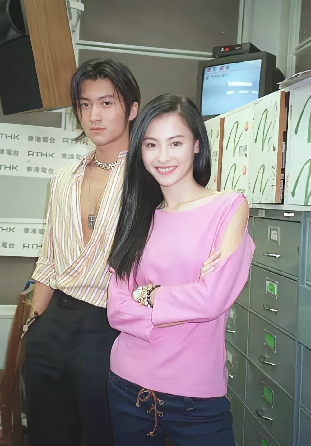 王菲谢霆锋张柏芝时间线最近刚磕上锋芝仙品一想到将来孩子结婚还要坐一桌，更开心了