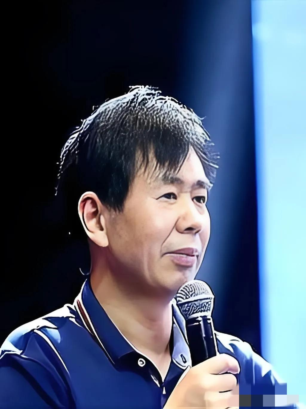 军事专家戴旭有个观点，很扎心。
他说我们航母下水，五代机上天，导弹快到没影，家底