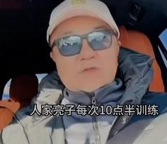 徐亮回应董路给多少工资 他说“给钱我就不来了”的时候，是认真的。当年在医院躺一年