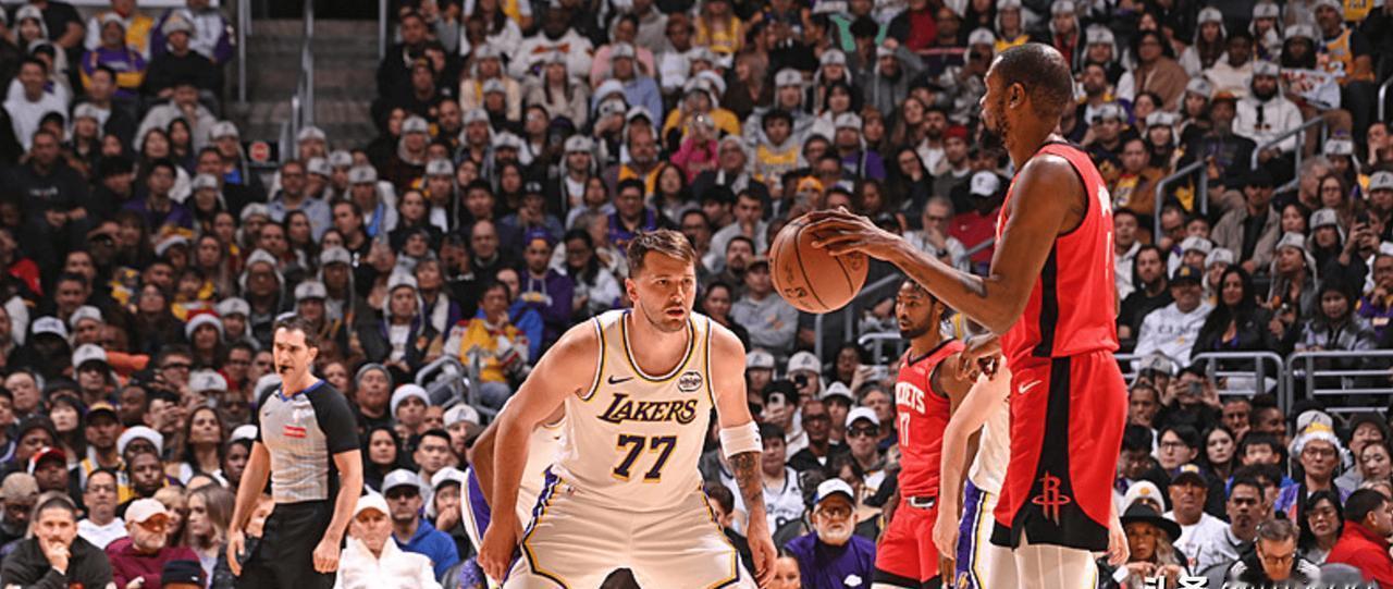 球星不是耗材，但有些教练的用人策略，正在把他们用成一次性产品。
东契奇复出第一场