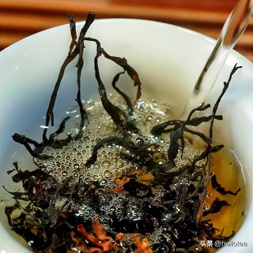 《光阴楚辞体》
人生若叶浮沉兮，岁月注之如烟。
盏浅清欢即道兮，静待花开自天。