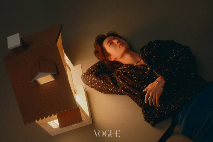 vogueman王一博八月刊封面 香奈儿品牌形象大使王一博，迎来个人首登《VOG