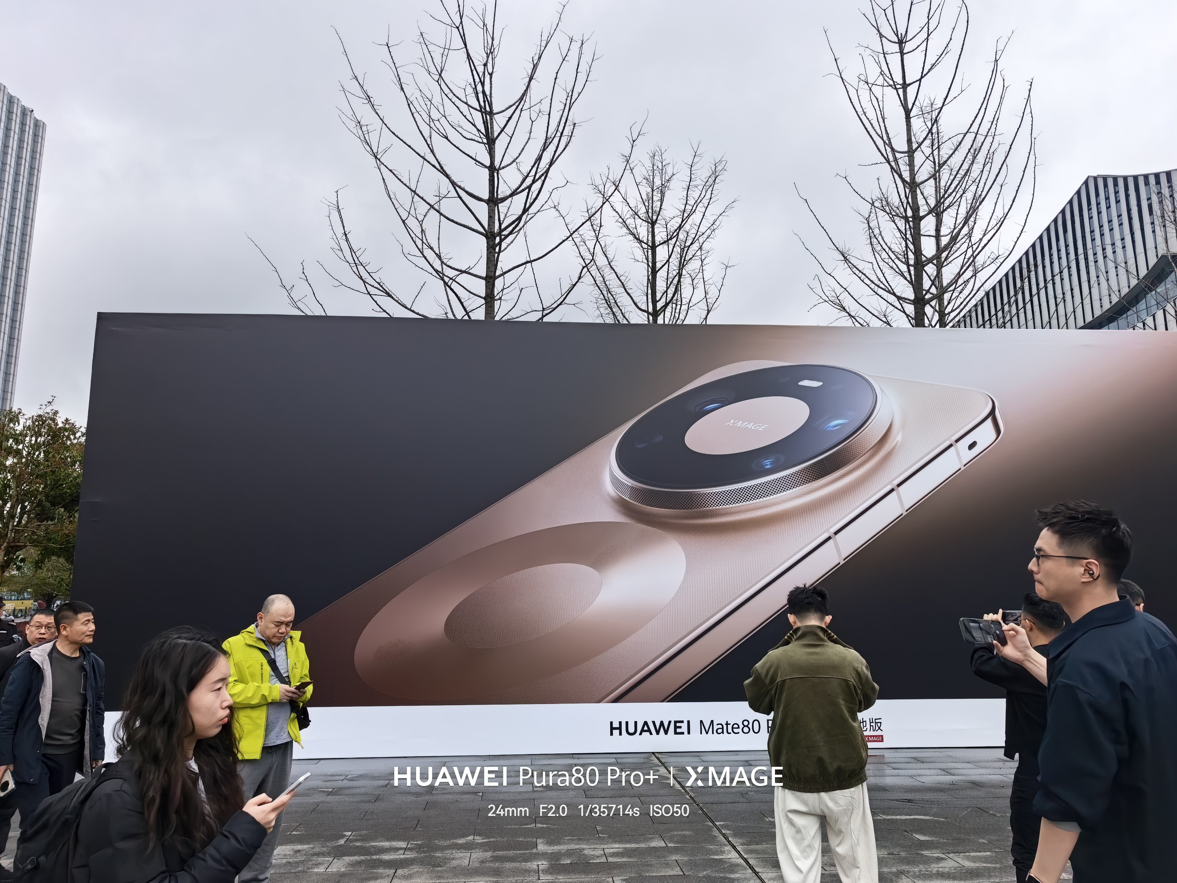 本帅逼已经到达华为春季发布会现场，这次新品多到爆，兄弟们最期待的哪一款？官方核心