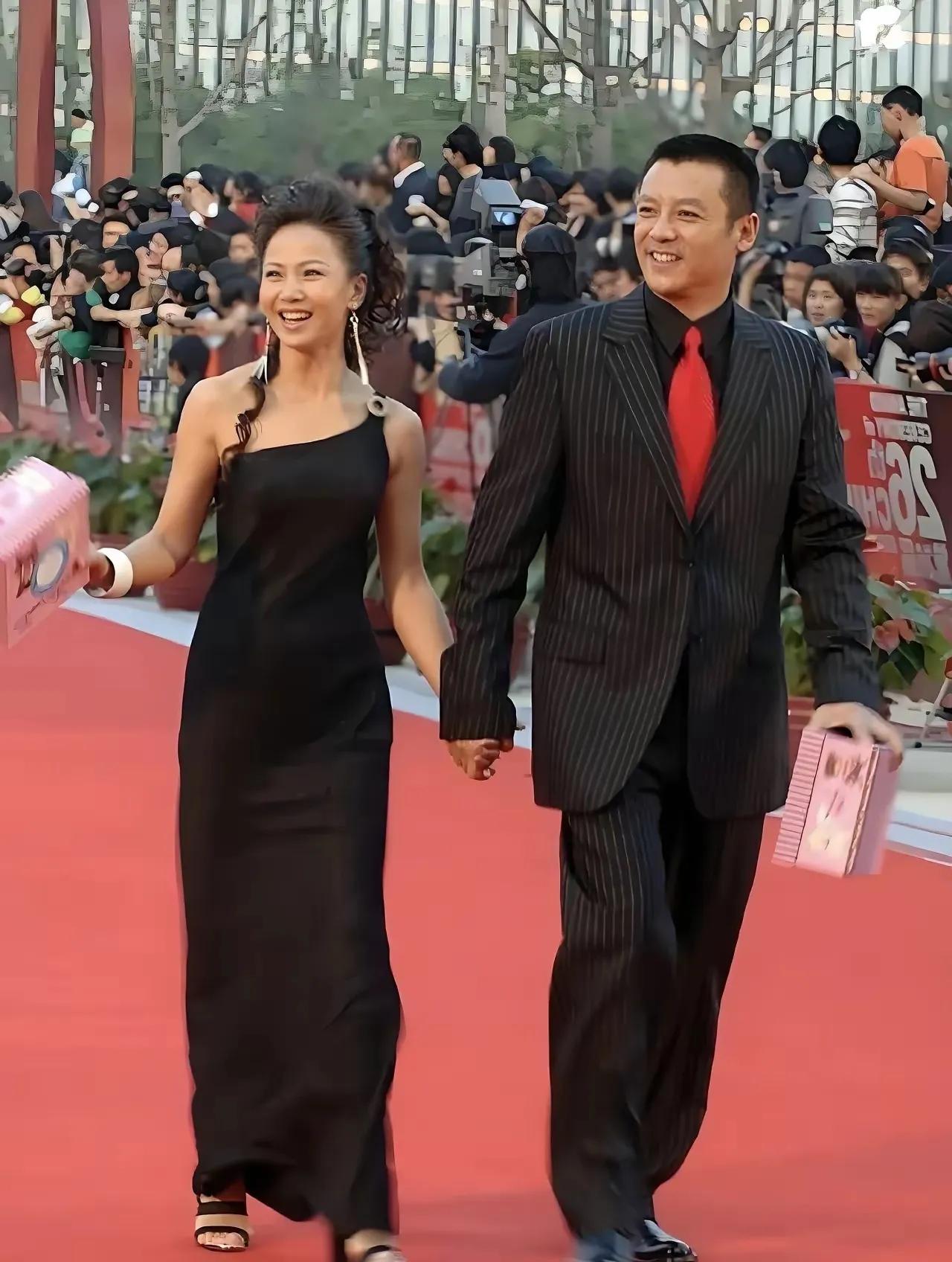 赵越、佟凡，一对低调恩爱的夫妻！他俩结婚28年了，选择了丁克生活，如今已做好了退