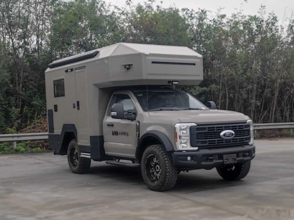新公告的艾杰斯坦牌房车，采用四驱F-350 Super Duty底盘，搭载著名的