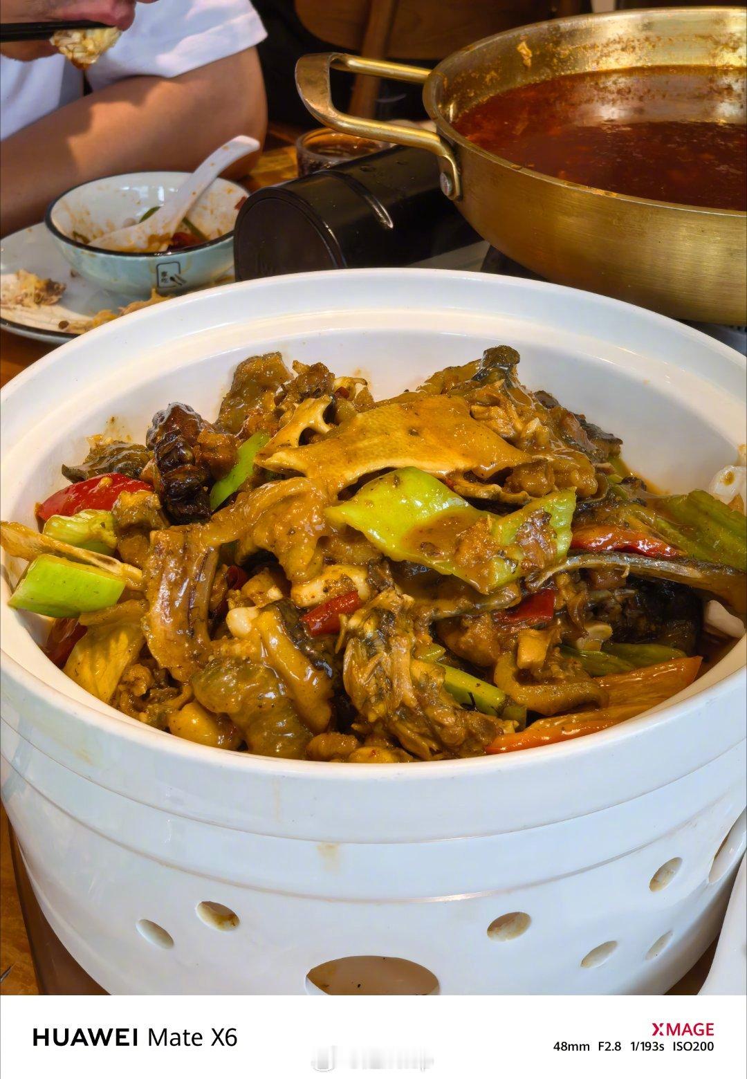 有杭州好朋友请吃饭，那这饭一定香！为了表达下感激之情，我给他抓拍了三张帅照！女粉