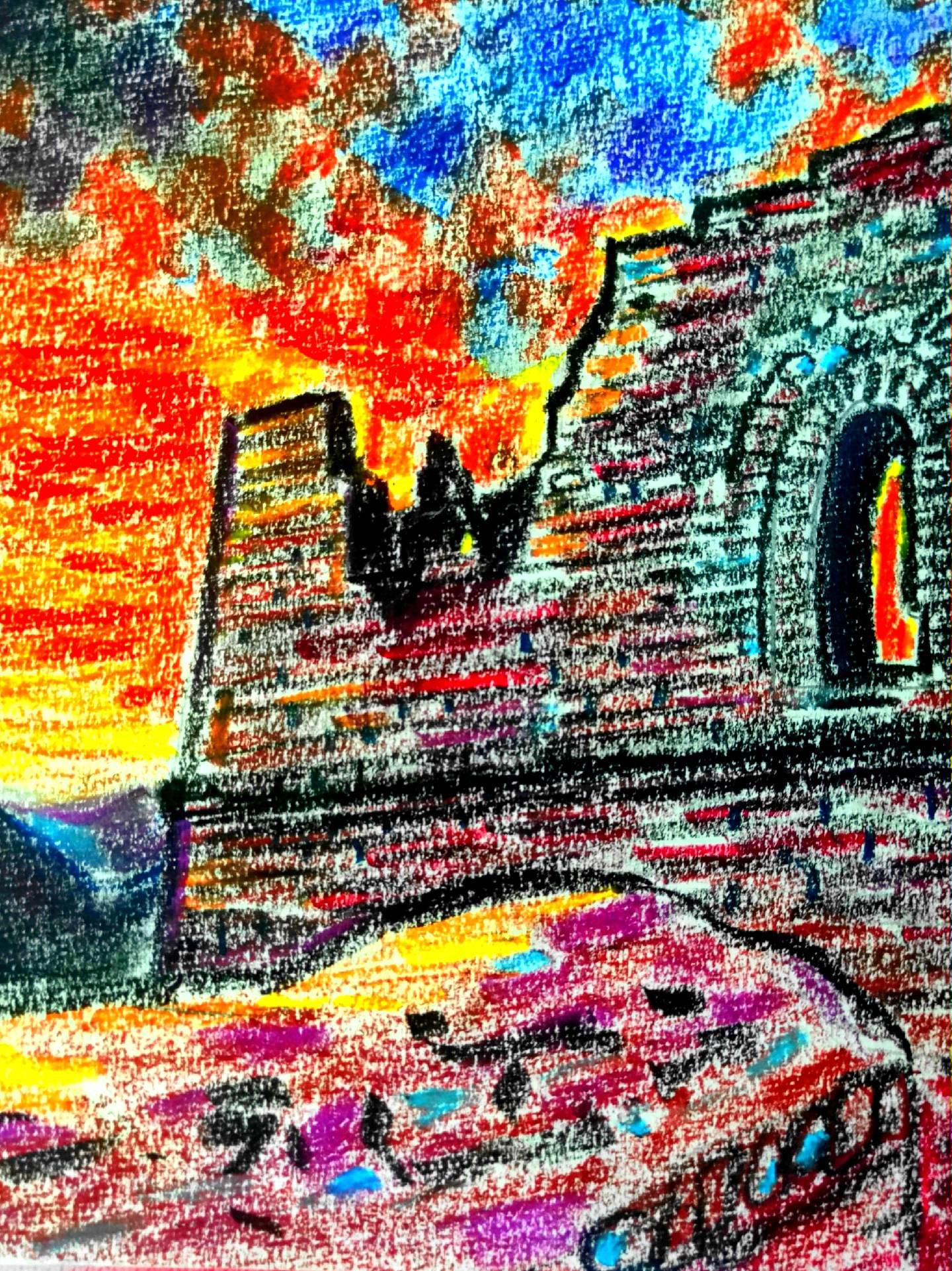 日出东方。石峡关残长城静静地横亘于群山之间，如同一位饱经风霜的老人，默...